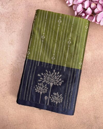 Vairamugil - Luxury Soft Silk Saree - Mehendi Green - Navy Blue - closed fold